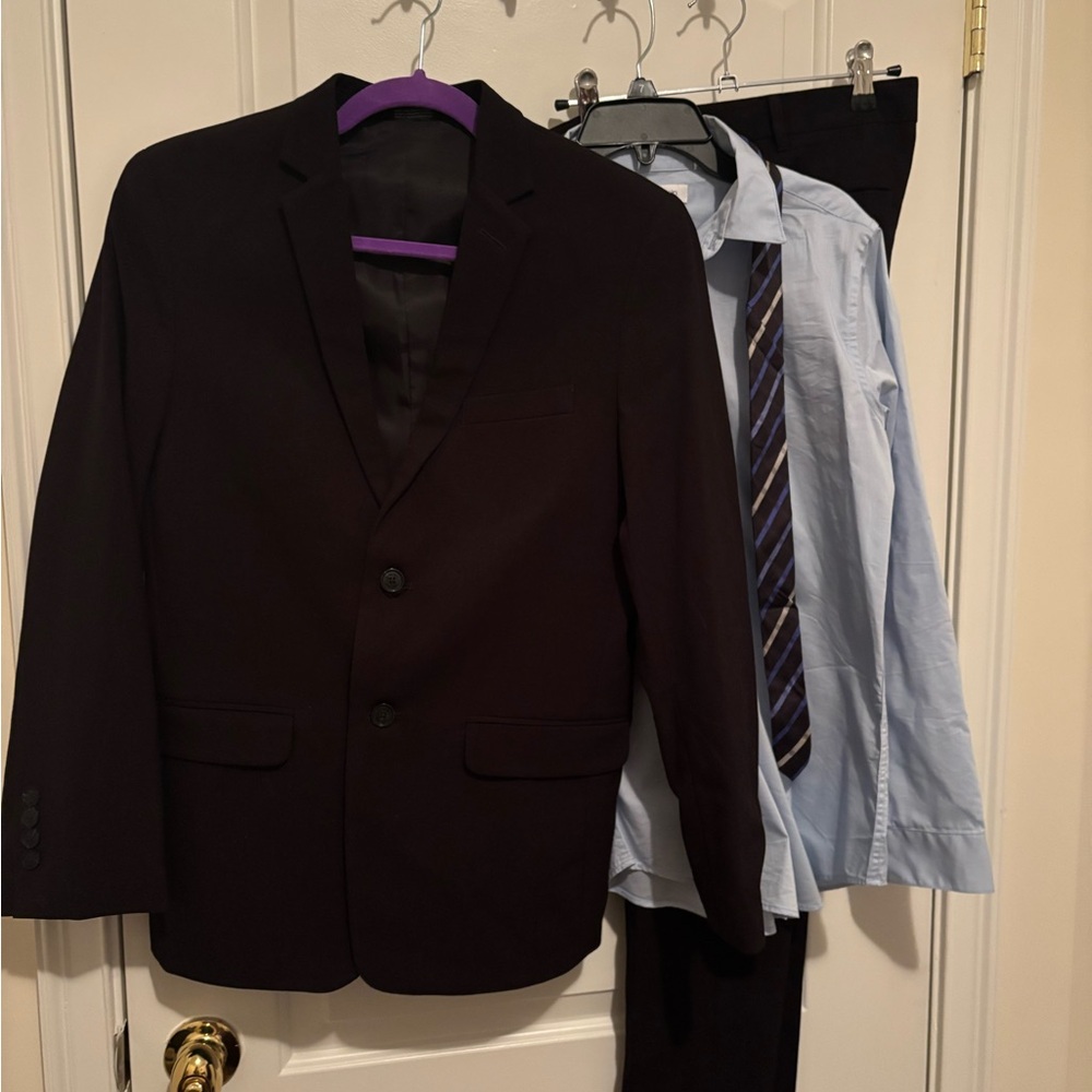 Calvin Klein Boy’s 4 piece Suit size 14 16 18